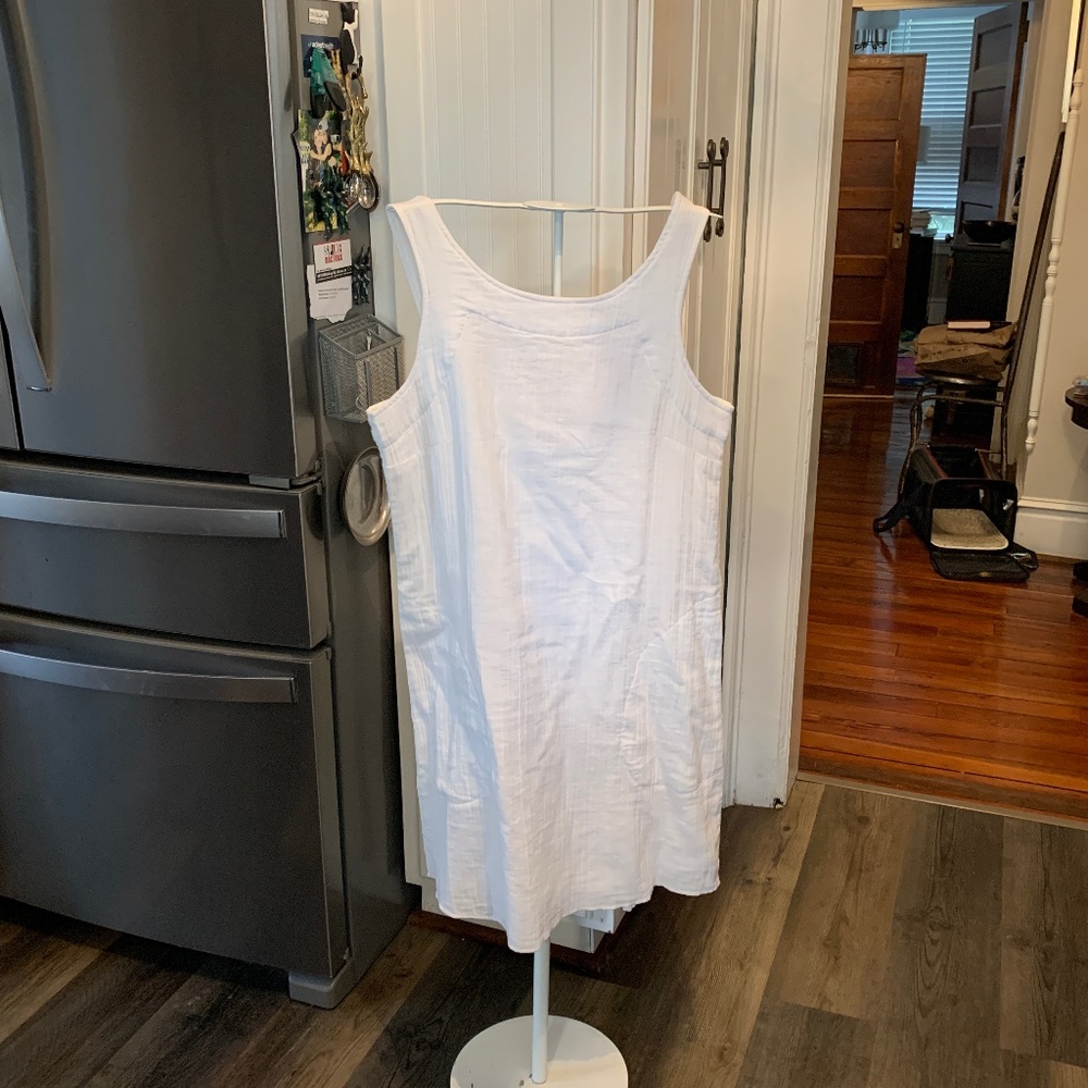Lilla P fully lined back tie cotton dress/coverup.‎ Worn about 3x